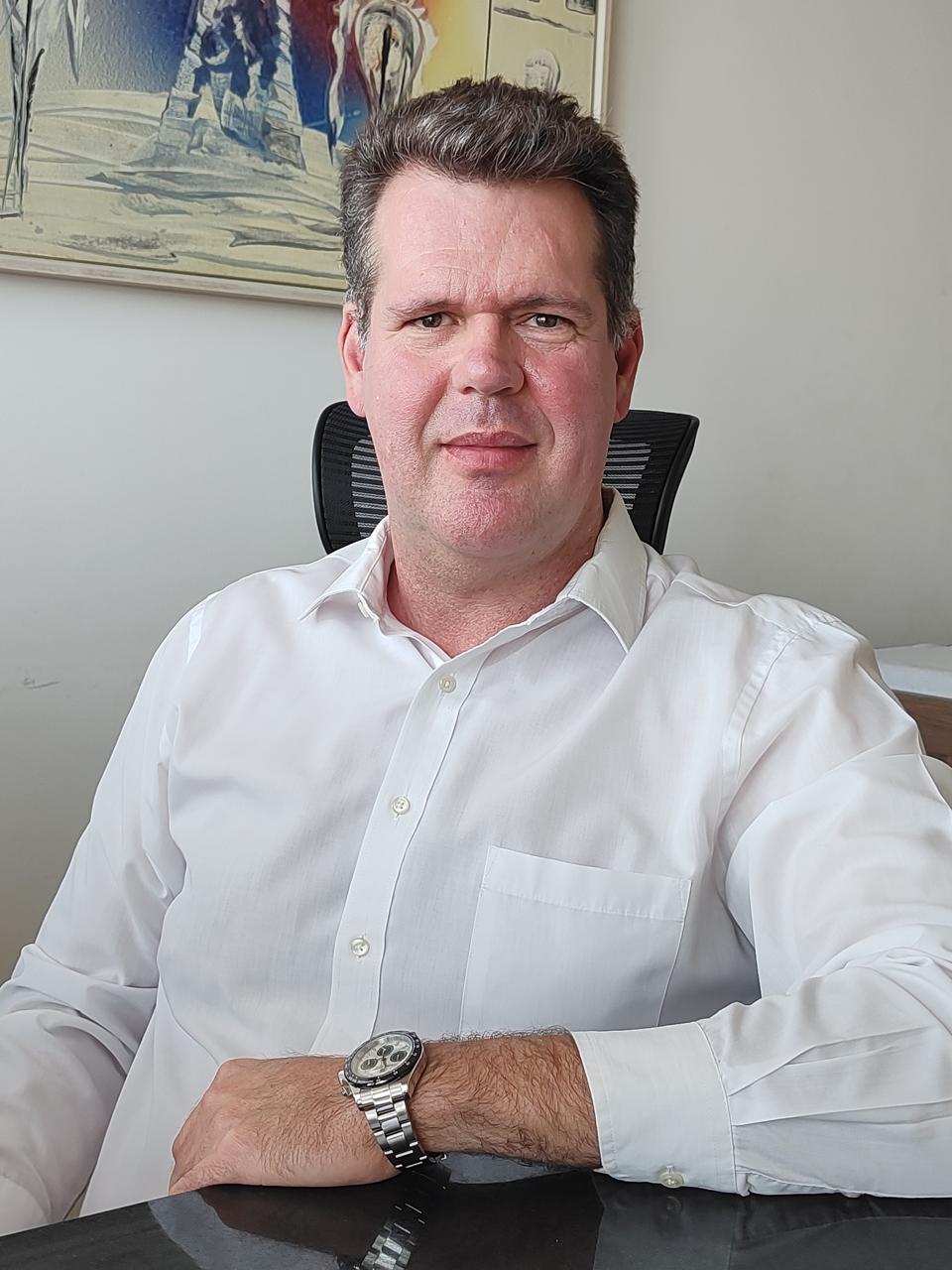 Dr. Alex Santos